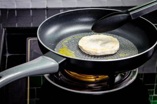 Mengapa Wajan Anti Lengket Perlu Digunakan dengan Teknik Khusus